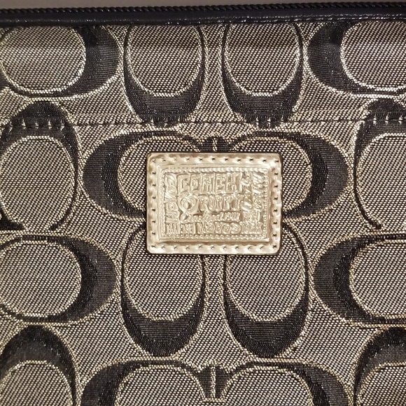 COACH Poppy Padded IPAD/E-reader Case - Picture 3 of 7